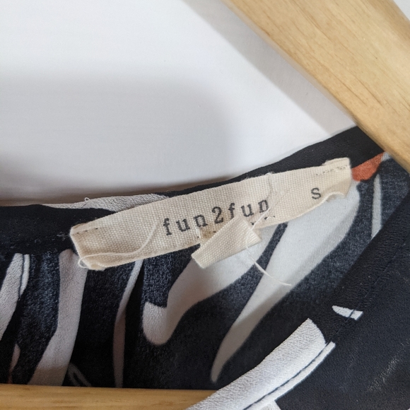 fun2fun Floral Peplum Blouse Sheer Tank size Small - Picture 2 of 7